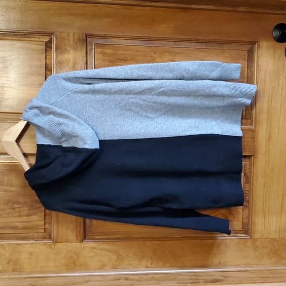 NWT Torrid Size 1 Gray and Black Skull And Snakes Sweater Hoodie - Picture 3 of 3